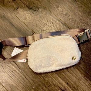 Lululemon Belt Bag Sherpa Ivory